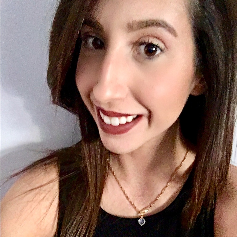 Meet your Posher, Cassandra